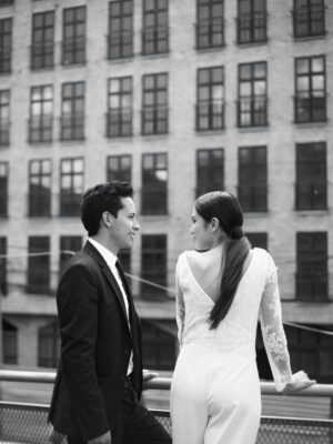 Katherine Escobar Farfan Instagram - Boda civil
Ceremonia
Pre boda (4 días después empezó el confinamiento por pandemia y nos cancelaron la boda).
Agradeceré siempre que a tu lado puedo ser yo; sin perder mi esencia. Abrazando lo que soy, lo@que fui y avanzando a lo que quiero ser. Feliz quinto aniversario @danideviag, te lo repetiré cada 4 de julio: “Me haces un mejor ser humano, te amo”.