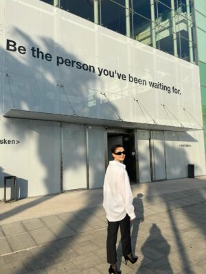 Katherine Langford Instagram - feeling so lucky to have spent this week meeting the change-makers finding solutions for our mental health, our planet, and our future - it was an honour to hear these stories (and a relief, to see real change being made) what an impact we can have when good people come together 🌏