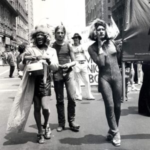 Katherine Langford Instagram - 🌈 Coming to the end of #pridemonth and thinking about how we carry this energy forward...if these past few weeks have taught us anything, it's the power of unity, when we come together and lift the voices of those that need to be heard... It's been 51 years since the Stonewall riots, (which were started in large thanks to black trans women) and here we are, still fighting for protection and equality for the LGBTQ  and black community... I hope we can continue to honour the legacy of pride, by exuding the same passion and courage that has brought us this far - not just through this pride month, but all year round. See you in July ❤️🏳️‍🌈✊🏾🏳️‍🌈💪🏳️‍🌈