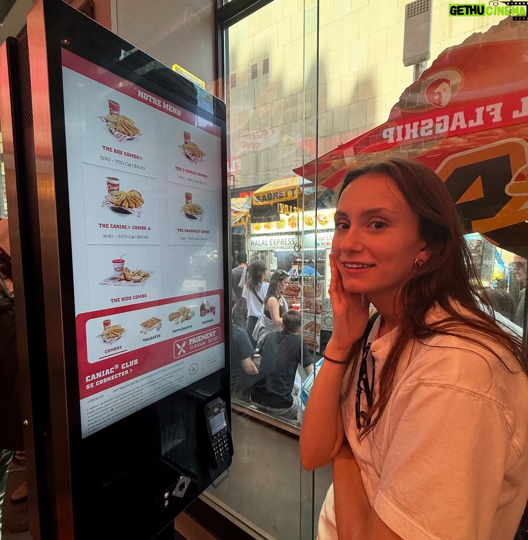 Katherine Levac - 9.6K Likes - Moi au Disney on ice des gen z 🍏