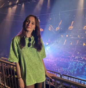 Katherine Levac Instagram - Moi au Disney on ice des gen z 🍏
