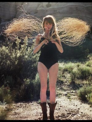 Katja Herbers Instagram - Posting for the algorithm & the great photographer @facts_of_emotions_photography who took all these pics in Santa Fe in 2014 when I was shooting my beloved series MANHATTAN there. Living in a lil flintstones house with a white cat 🐈 xx