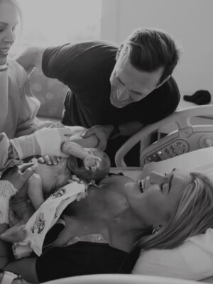 Katrin Tanja Davidsdottir Instagram - Emberly Heba Laich 🌙🤍🧸✨ 10.06.25

Our hearts are overflowing with love as we welcome our daughter into this world. Becoming her parents has been the greatest gift we ever could have imagined - our precious, peaceful, powerful little girl who was born under the full supermoon! 

Our world is forever brighter with you in it, our Emberly ❤️

Photos by @alli.kuettel.photography