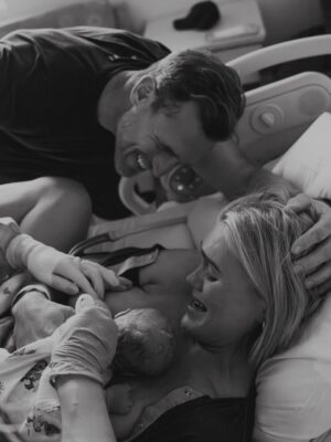 Katrin Tanja Davidsdottir Instagram - Emberly Heba Laich 🌙🤍🧸✨ 10.06.25

Our hearts are overflowing with love as we welcome our daughter into this world. Becoming her parents has been the greatest gift we ever could have imagined - our precious, peaceful, powerful little girl who was born under the full supermoon! 

Our world is forever brighter with you in it, our Emberly ❤️

Photos by @alli.kuettel.photography