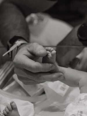 Katrin Tanja Davidsdottir Instagram - Emberly Heba Laich 🌙🤍🧸✨ 10.06.25

Our hearts are overflowing with love as we welcome our daughter into this world. Becoming her parents has been the greatest gift we ever could have imagined - our precious, peaceful, powerful little girl who was born under the full supermoon! 

Our world is forever brighter with you in it, our Emberly ❤️

Photos by @alli.kuettel.photography