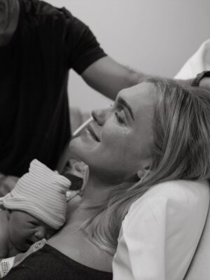 Katrin Tanja Davidsdottir Instagram - Emberly Heba Laich 🌙🤍🧸✨ 10.06.25

Our hearts are overflowing with love as we welcome our daughter into this world. Becoming her parents has been the greatest gift we ever could have imagined - our precious, peaceful, powerful little girl who was born under the full supermoon! 

Our world is forever brighter with you in it, our Emberly ❤️

Photos by @alli.kuettel.photography