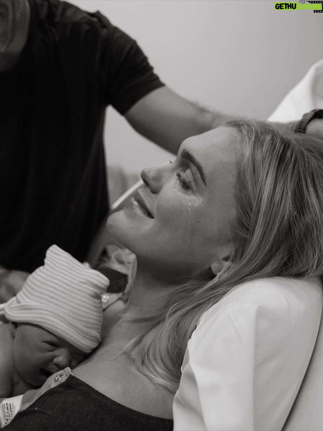 Katrin Tanja Davidsdottir - 174.5K Likes - Emberly Heba Laich 🌙🤍🧸✨ 10.06.25

Our hearts are overflowing with love as we welcome our daughter into this world. Becoming her parents has been the greatest gift we ever could have imagined - our precious, peaceful, powerful little girl who was born under the full supermoon! 

Our world is forever brighter with you in it, our Emberly ❤️

Photos by @alli.kuettel.photography