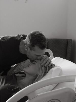 Katrin Tanja Davidsdottir Instagram - Emberly Heba Laich 🌙🤍🧸✨ 10.06.25

Our hearts are overflowing with love as we welcome our daughter into this world. Becoming her parents has been the greatest gift we ever could have imagined - our precious, peaceful, powerful little girl who was born under the full supermoon! 

Our world is forever brighter with you in it, our Emberly ❤️

Photos by @alli.kuettel.photography