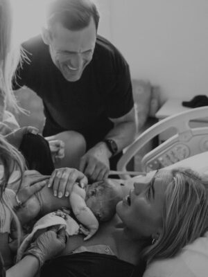 Katrin Tanja Davidsdottir Instagram - Emberly Heba Laich 🌙🤍🧸✨ 10.06.25

Our hearts are overflowing with love as we welcome our daughter into this world. Becoming her parents has been the greatest gift we ever could have imagined - our precious, peaceful, powerful little girl who was born under the full supermoon! 

Our world is forever brighter with you in it, our Emberly ❤️

Photos by @alli.kuettel.photography