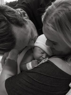 Katrin Tanja Davidsdottir Instagram - Emberly Heba Laich 🌙🤍🧸✨ 10.06.25

Our hearts are overflowing with love as we welcome our daughter into this world. Becoming her parents has been the greatest gift we ever could have imagined - our precious, peaceful, powerful little girl who was born under the full supermoon! 

Our world is forever brighter with you in it, our Emberly ❤️

Photos by @alli.kuettel.photography