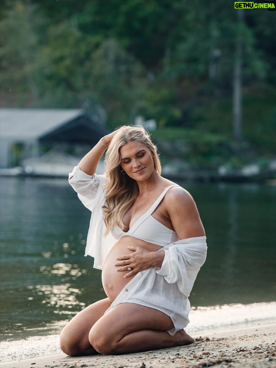 Katrin Tanja Davidsdottir - 34.1K Likes - 37 weeks of growing you 🤍💫🫶🏼

Photos: @djfalconnn 
Makeup: @sweatwithsoph_