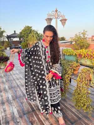 Kavita Ghai Instagram - Festive season starts strong with my favourite @shopmulmul ♥️✨