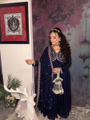 Kavita Ghai Instagram - ✨ This festive season, shine bright, look pretty, and let your jewelry & outfits do the talking. 💫
My beautiful outfits are by @libasindia 😍