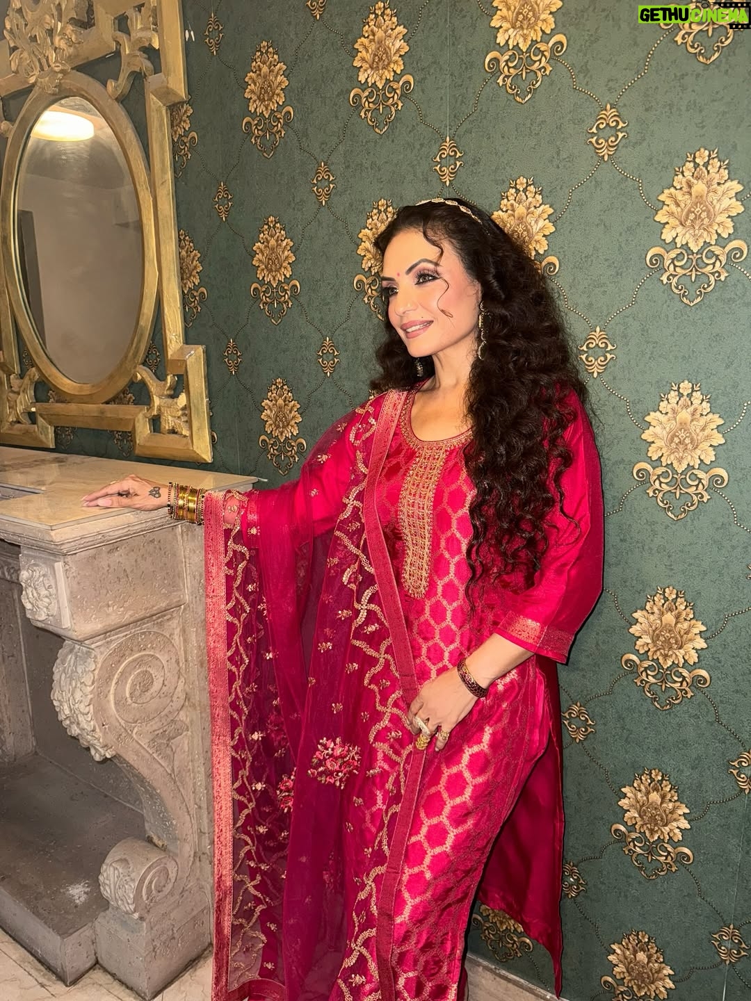 Kavita Ghai - 3 Likes - ✨ This festive season, shine bright, look pretty, and let your jewelry & outfits do the talking. 💫

My beautiful outfits are by @libasindia 😍