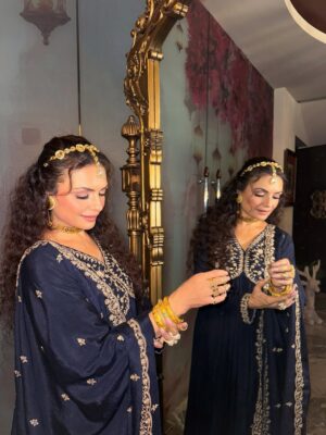 Kavita Ghai Instagram - ✨ This festive season, shine bright, look pretty, and let your jewelry & outfits do the talking. 💫
My beautiful outfits are by @libasindia 😍