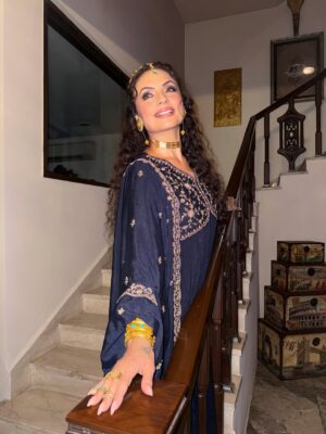 Kavita Ghai Instagram - ✨ This festive season, shine bright, look pretty, and let your jewelry & outfits do the talking. 💫
My beautiful outfits are by @libasindia 😍