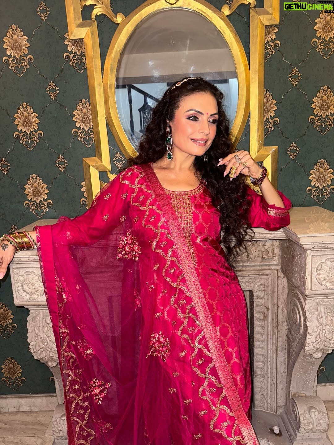 Kavita Ghai - 3 Likes - ✨ This festive season, shine bright, look pretty, and let your jewelry & outfits do the talking. 💫

My beautiful outfits are by @libasindia 😍
