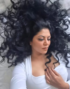Kavita Kaushik Instagram - For Hair like Medusa use our Hair Masala & Hair Nectar. 
To order visit website www.aparnaauntys.com 
Or WhatsApp team on 9820378775