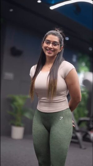 Kaviya Ravichandran Instagram - Hello World 💚🤍
Gym space : @macaw_fit
#gym #fit #workout #kavyasuha