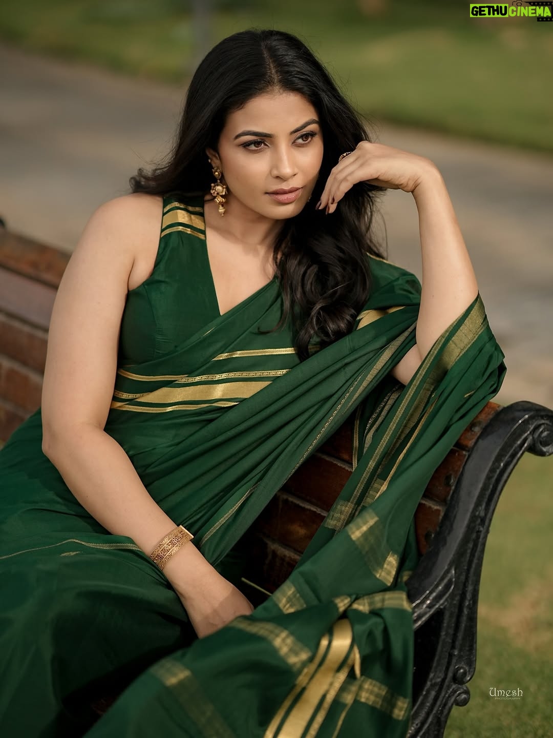 Kavya Shetty - 10K Likes - 💚✨

Click @umesh__photography___ 
MakeUp & Hair @kanaka_gowda 
Jewellery @arnav_jewellery 
Location @jwmarriottblrgolfshire
