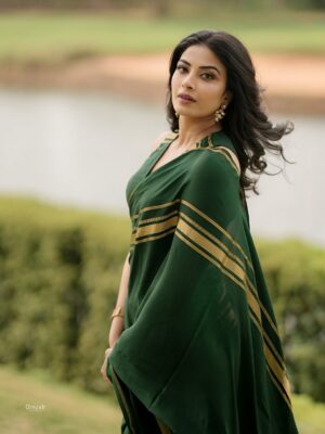 Kavya Shetty Instagram - 💚✨

Click @umesh__photography___ 
MakeUp & Hair @kanaka_gowda 
Jewellery @arnav_jewellery 
Location @jwmarriottblrgolfshire
