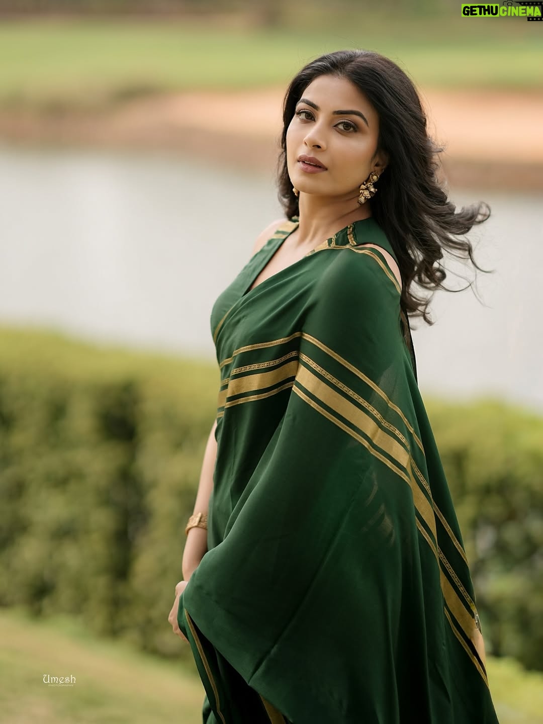 Kavya Shetty - 10K Likes - 💚✨

Click @umesh__photography___ 
MakeUp & Hair @kanaka_gowda 
Jewellery @arnav_jewellery 
Location @jwmarriottblrgolfshire