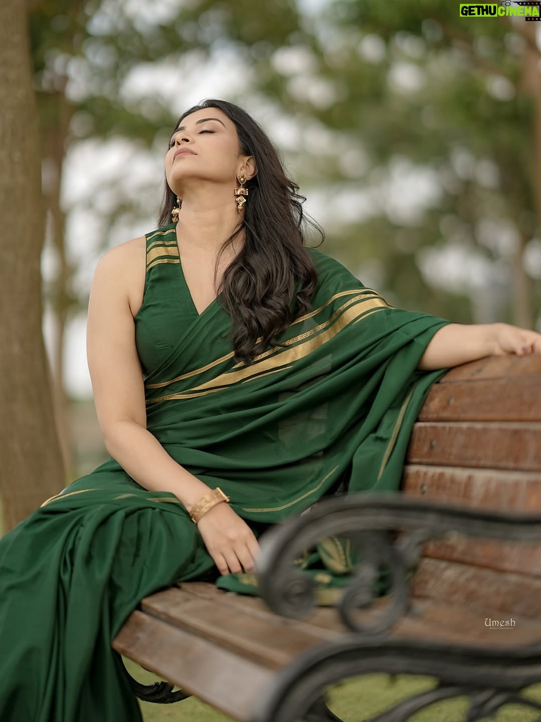 Kavya Shetty - 10K Likes - 💚✨

Click @umesh__photography___ 
MakeUp & Hair @kanaka_gowda 
Jewellery @arnav_jewellery 
Location @jwmarriottblrgolfshire