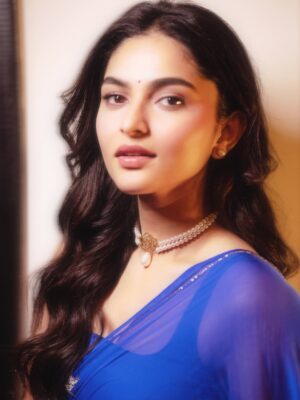 Kayadu Lohar Instagram - if i can be your moon ……… 

Styled by: @harshikaa.04 
Saree: @houseofsuhi 
Blouse: @labelswarupa 
Jewellery: @adorebypriyanka 
Styling team: @dharshanaa.ranjith 
MUA: @bidula_singh 
Hair by: @adithya_jaykumar 
Shot by: @framesbyharish 
Photography team: @team.ms1991 @jananiselvan_