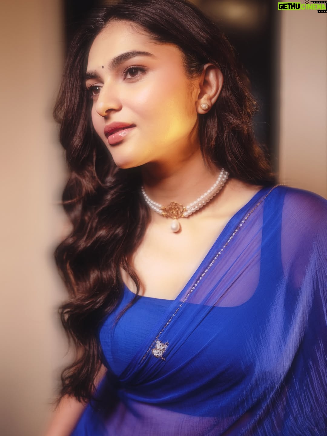 Kayadu Lohar - 356K Likes - if i can be your moon ……… 

Styled by: @harshikaa.04 
Saree: @houseofsuhi 
Blouse: @labelswarupa 
Jewellery: @adorebypriyanka 
Styling team: @dharshanaa.ranjith 
MUA: @bidula_singh 
Hair by: @adithya_jaykumar 
Shot by: @framesbyharish 
Photography team: @team.ms1991 @jananiselvan_