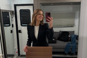 Kayla Wallace Instagram - Key moments. 2024, I’ve loved you🩷

Premiere day, first day, day 47, last day, real last day, Darla day, bachelorette and the best day of my life.