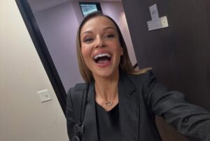 Kayla Wallace Instagram - Key moments. 2024, I’ve loved you🩷

Premiere day, first day, day 47, last day, real last day, Darla day, bachelorette and the best day of my life.