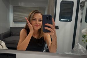 Kayla Wallace Instagram - Key moments. 2024, I’ve loved you🩷

Premiere day, first day, day 47, last day, real last day, Darla day, bachelorette and the best day of my life.