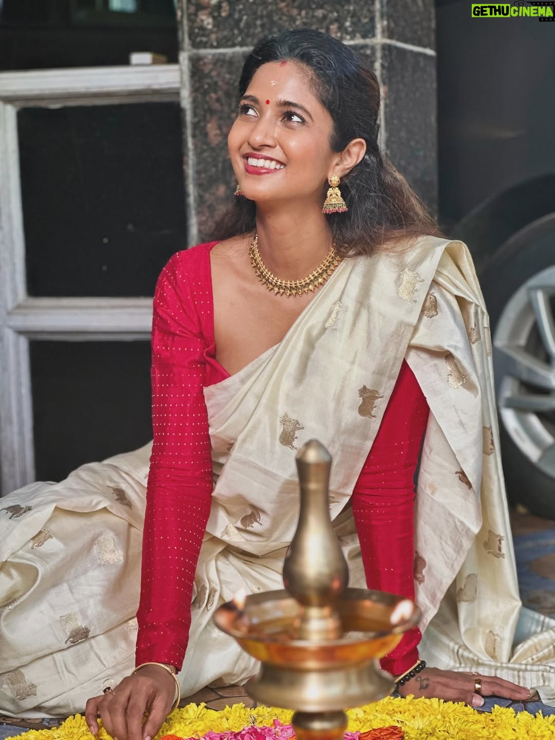 Keerthi Pandian - 280.1K Likes - Onam 2025 ♥️ 

Onam Ashamsakal 🌸

Flowers arrangement full credit to @shivani_rajashekar1 🙌🏽 

@ashokselvan @tarunkoliyot @anisasi @shivathmikar @vignesh.kishin 

#onam