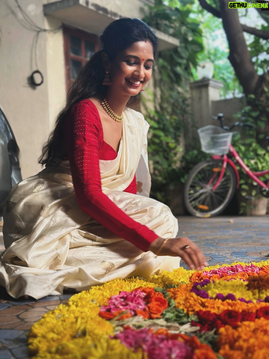 Keerthi Pandian - 280.1K Likes - Onam 2025 ♥️ 

Onam Ashamsakal 🌸

Flowers arrangement full credit to @shivani_rajashekar1 🙌🏽 

@ashokselvan @tarunkoliyot @anisasi @shivathmikar @vignesh.kishin 

#onam