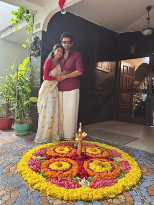 Keerthi Pandian Instagram - Onam 2025 ♥️ 

Onam Ashamsakal 🌸

Flowers arrangement full credit to @shivani_rajashekar1 🙌🏽 

@ashokselvan @tarunkoliyot @anisasi @shivathmikar @vignesh.kishin 

#onam