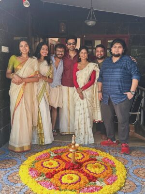 Keerthi Pandian Instagram - Onam 2025 ♥️ 

Onam Ashamsakal 🌸

Flowers arrangement full credit to @shivani_rajashekar1 🙌🏽 

@ashokselvan @tarunkoliyot @anisasi @shivathmikar @vignesh.kishin 

#onam