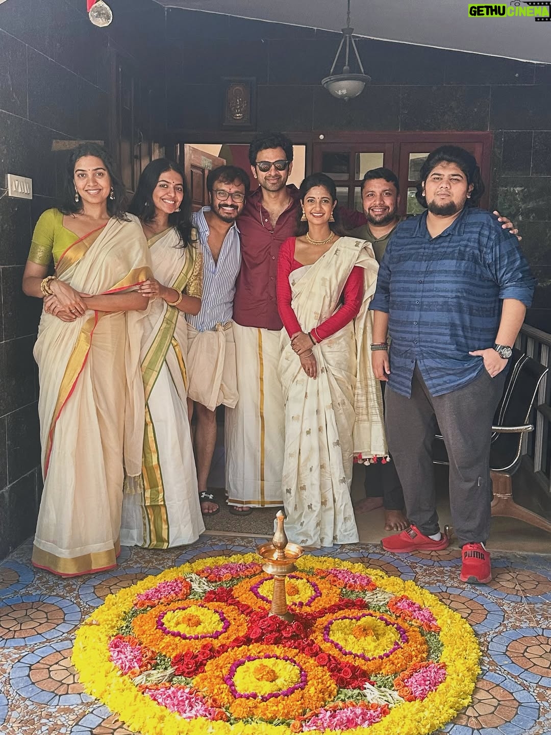 Keerthi Pandian - 280.1K Likes - Onam 2025 ♥️ 

Onam Ashamsakal 🌸

Flowers arrangement full credit to @shivani_rajashekar1 🙌🏽 

@ashokselvan @tarunkoliyot @anisasi @shivathmikar @vignesh.kishin 

#onam