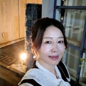 Keiko Horiuchi Instagram - しあわせな結婚
オールアップしました😊
JPN総合プロデューサー
倉澤ちか役
番組を皆様にお届けする為に、邁進する女性
なので、素敵な人を見つけると、切り替えが早く
楽しい役柄でした。
大石先生の描く女性は、自由に羽ばたける台詞が多くて
尊敬します。
しあわせな結婚の、中川プロデューサーが
超絶美人で、シゴデキ女子。
プレッシャーでしたー
ありがとうございました。
最終話までお楽しみくださいませ😘
#しあわせな結婚
#倉澤ちか