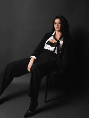Kelen Coleman Instagram - as J. Biebs said, “I’m standing on business”. 😉 (swipe for more of said bidness😝)

📸 the very talented & wonderful @aliyarosephotography