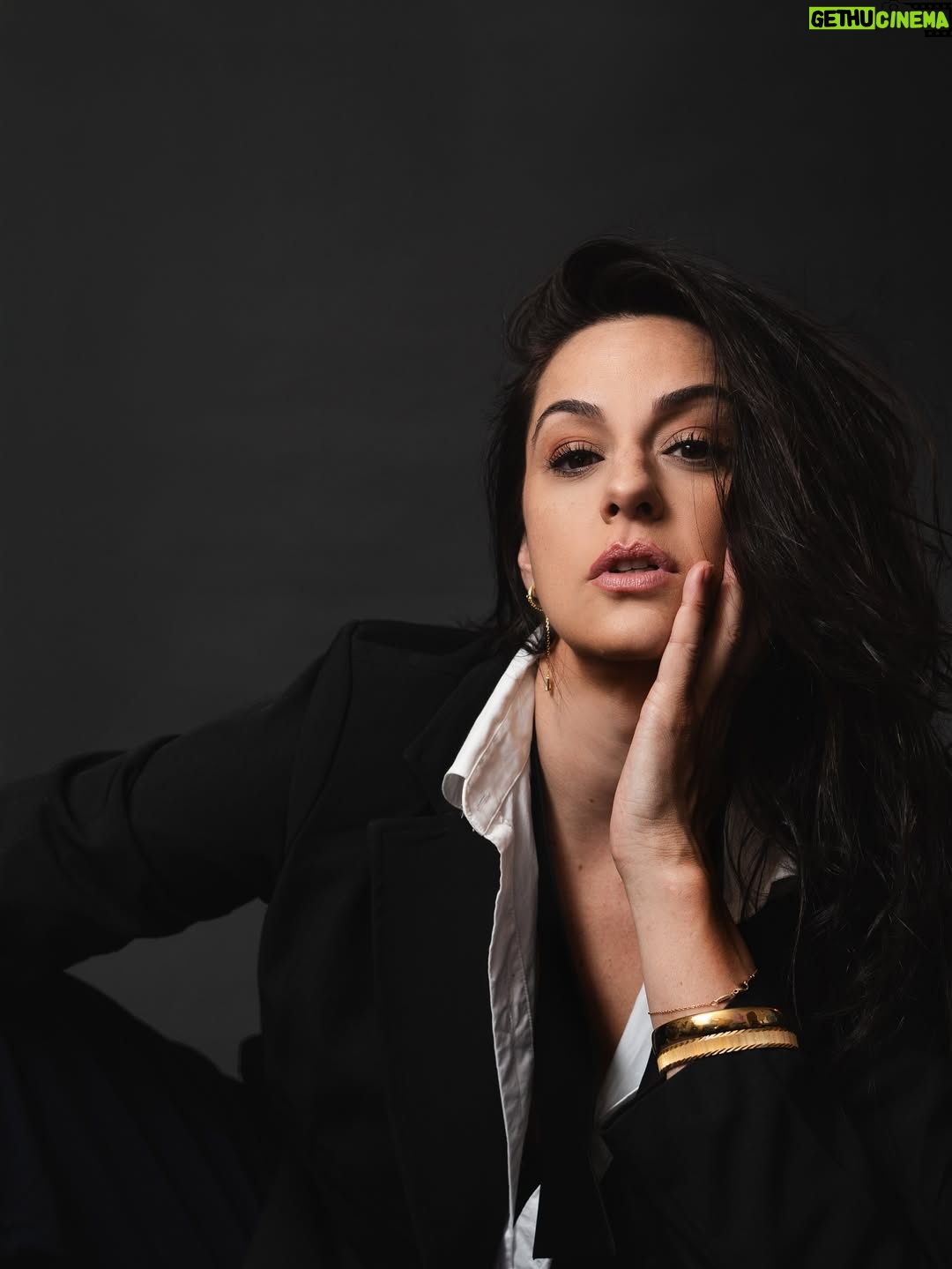 Kelen Coleman - 2.5K Likes - as J. Biebs said, “I’m standing on business”. 😉 (swipe for more of said bidness😝)

📸 the very talented & wonderful @aliyarosephotography
