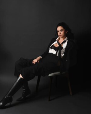 Kelen Coleman Instagram - Let's get down to business 👔 photographing this dame was a dream come true!
Model: the incredible @kelencoleman 
Photos: @aliyarosephotography
