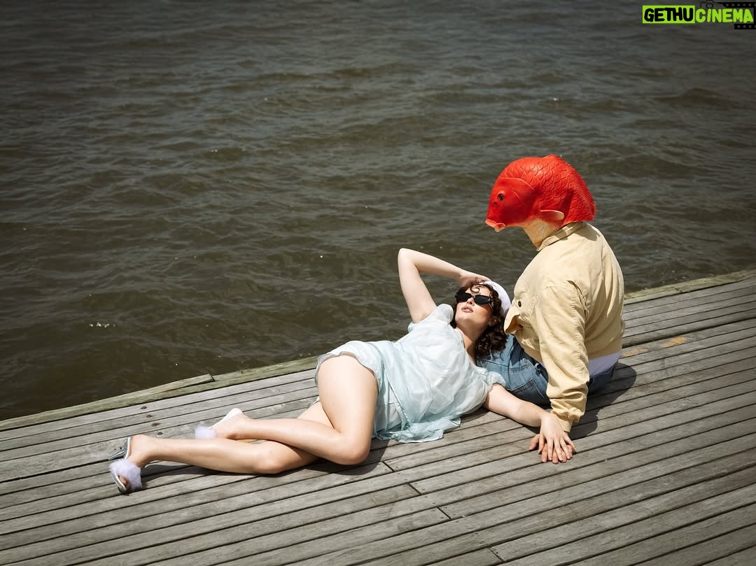 Kelley Heyer - 1.2K Likes - I went swimming in the Hudson River and all I found was this handsome fish.

Photographer
@hanz.a 

Makeup 
@el__debratto 

PAs
@maevellisullivan 
@khdphoto 

Talent
@kelleyheyer 
@thatcobaltdude