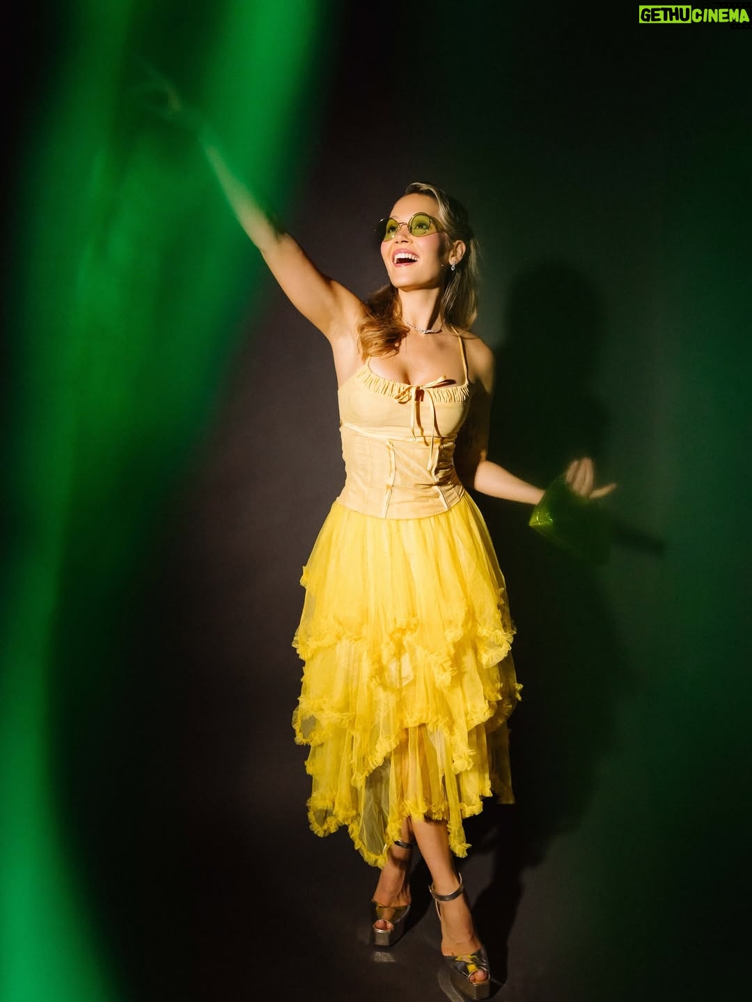 Kelli Berglund - 33.9K Likes - It’s all grand, and it’s all 🫧💚green! 💚🫧