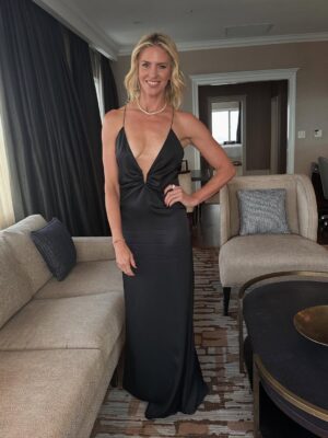 Kelly Noonan Instagram - About last night….
I’m more excited about the weekend of playing and watching tennis at the @lavercup than getting glammed up, but when you find a dress like this one that is timeless and comfortable, the smile just glows brighter ✨
Dress: @celine
Jacket: @ysl
Shoes: @gianvitorossi
Purse: @chanelofficial
Hair M/U: @adriana_tesler
Blonde: @soumuynam
Styled by: @mrsjzzz
