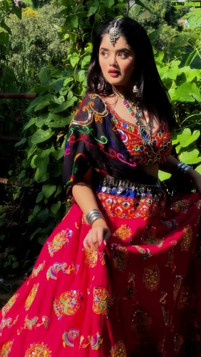 Ketaki Kulkarni - 18.9K Likes - This is last year’s after-transition video! Shoot life has me occupied, but this one’s too good not to share 😭✨♥️
Ps. was healthy back then 

[ navratri , Navratri reel, navratri outfit, chaniya choli, oxidised jewellery, garba, garba nights, reels, transition reels, traditional, devi, maata, green colour, viral, gujarati ]
#navratri2025 #navratri #garbalover #garbanight #garba #ketakikulkarni #reels #marathi #actress