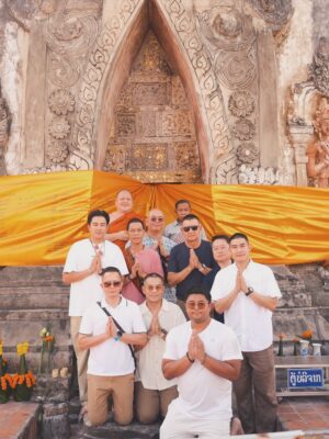 Khemanit Jamikorn Instagram - มาบ้านพี่เมืองน้อง สักการะพระธาตุอิงฮังค่ะ🙏🏻🌞
.
.
.
#panpantripboon #panpanfamily 💛🧡❤️🩷