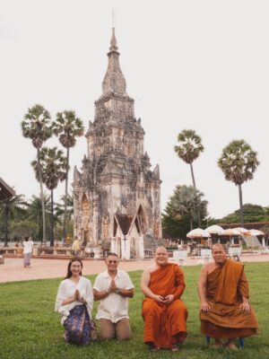 Khemanit Jamikorn Instagram - มาบ้านพี่เมืองน้อง สักการะพระธาตุอิงฮังค่ะ🙏🏻🌞
.
.
.
#panpantripboon #panpanfamily 💛🧡❤️🩷
