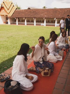 Khemanit Jamikorn Instagram - มาบ้านพี่เมืองน้อง สักการะพระธาตุอิงฮังค่ะ🙏🏻🌞
.
.
.
#panpantripboon #panpanfamily 💛🧡❤️🩷