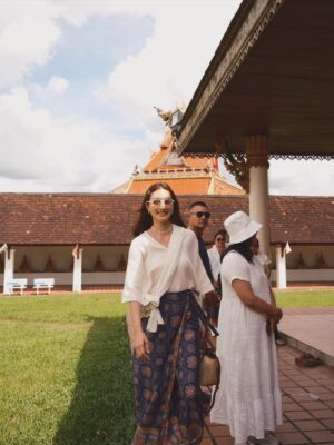 Khemanit Jamikorn Instagram - มาบ้านพี่เมืองน้อง สักการะพระธาตุอิงฮังค่ะ🙏🏻🌞
.
.
.
#panpantripboon #panpanfamily 💛🧡❤️🩷