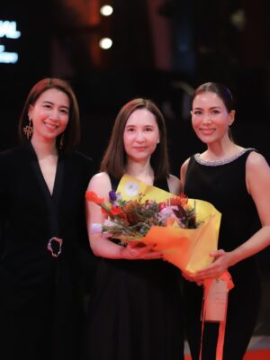 Khemupsorn Sirisukha Instagram - From Bangkok to the world 🥹♥️🌏✨

So proud to witness the World Premiere of #ธี่หยด3 at the Bangkok International Film Festival. Thai cinema is ready to shine brighter than ever! 🥹♥️👏🏻🌟🌟🌟✨ 

#ธี่หยด3worldpremieregala @lastelle
